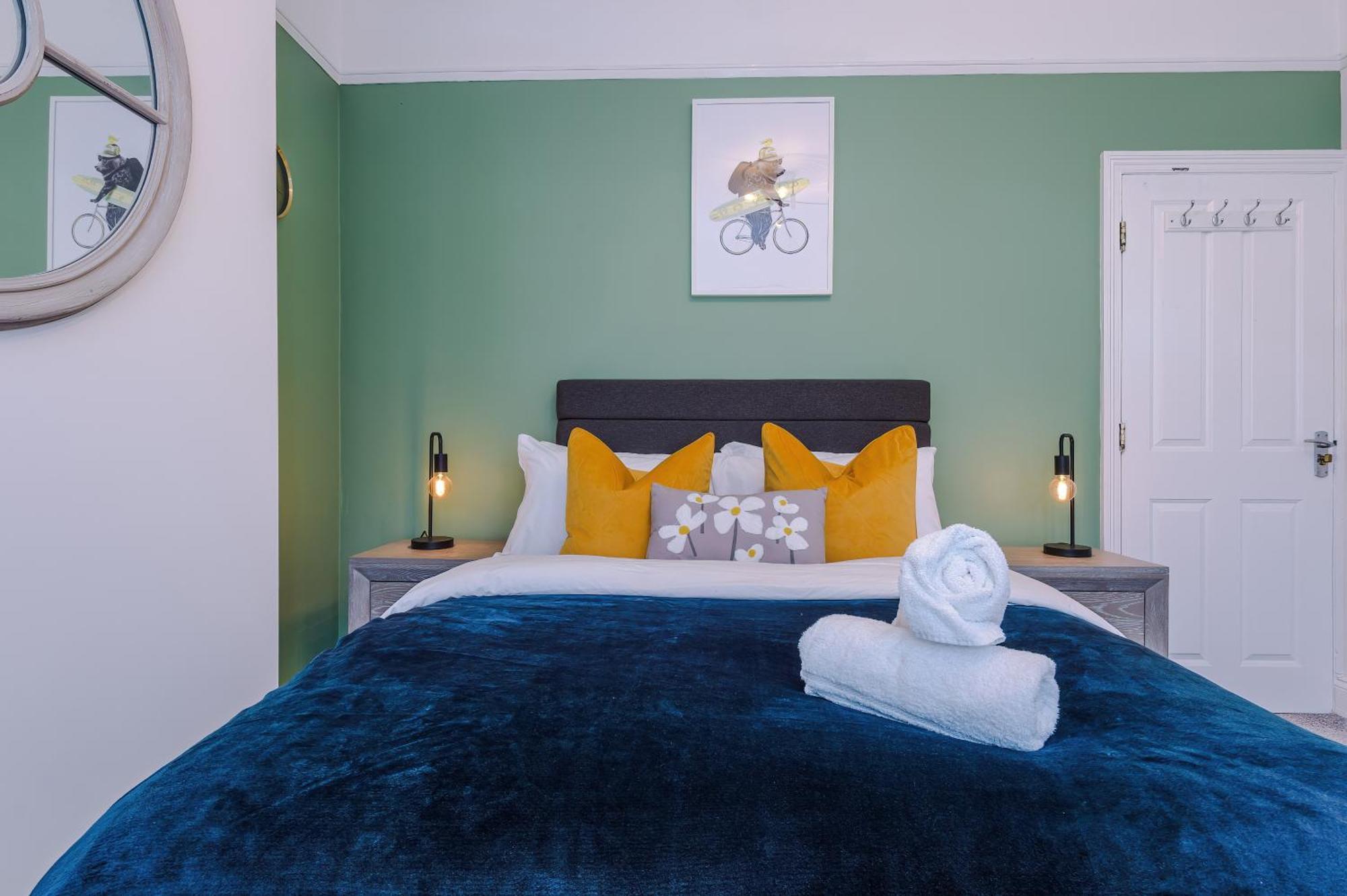 Incredible - Five Bedroom - 7 Actual Beds - 6 Bathroom House By Purestay - Central Bath With Parking Bagian luar foto