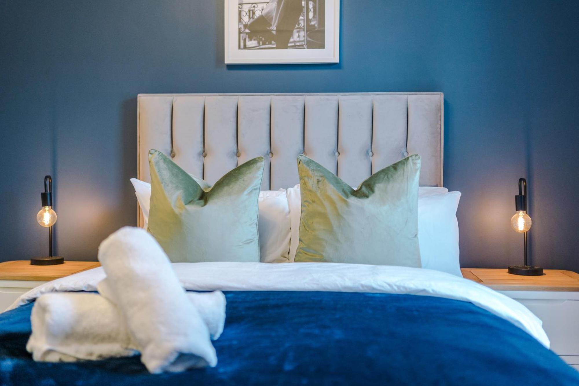 Incredible - Five Bedroom - 7 Actual Beds - 6 Bathroom House By Purestay - Central Bath With Parking Bagian luar foto