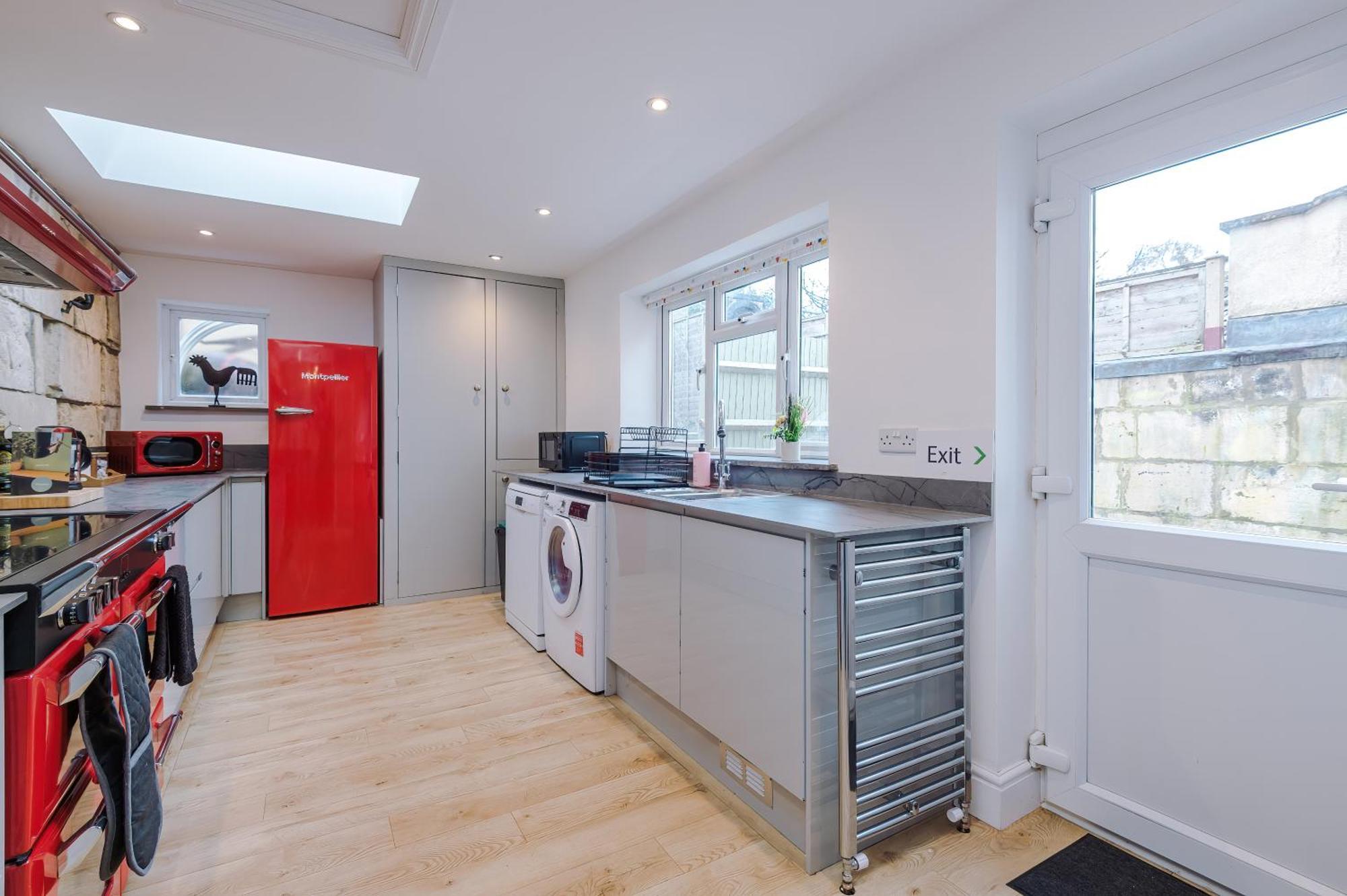 Incredible - Five Bedroom - 7 Actual Beds - 6 Bathroom House By Purestay - Central Bath With Parking Bagian luar foto