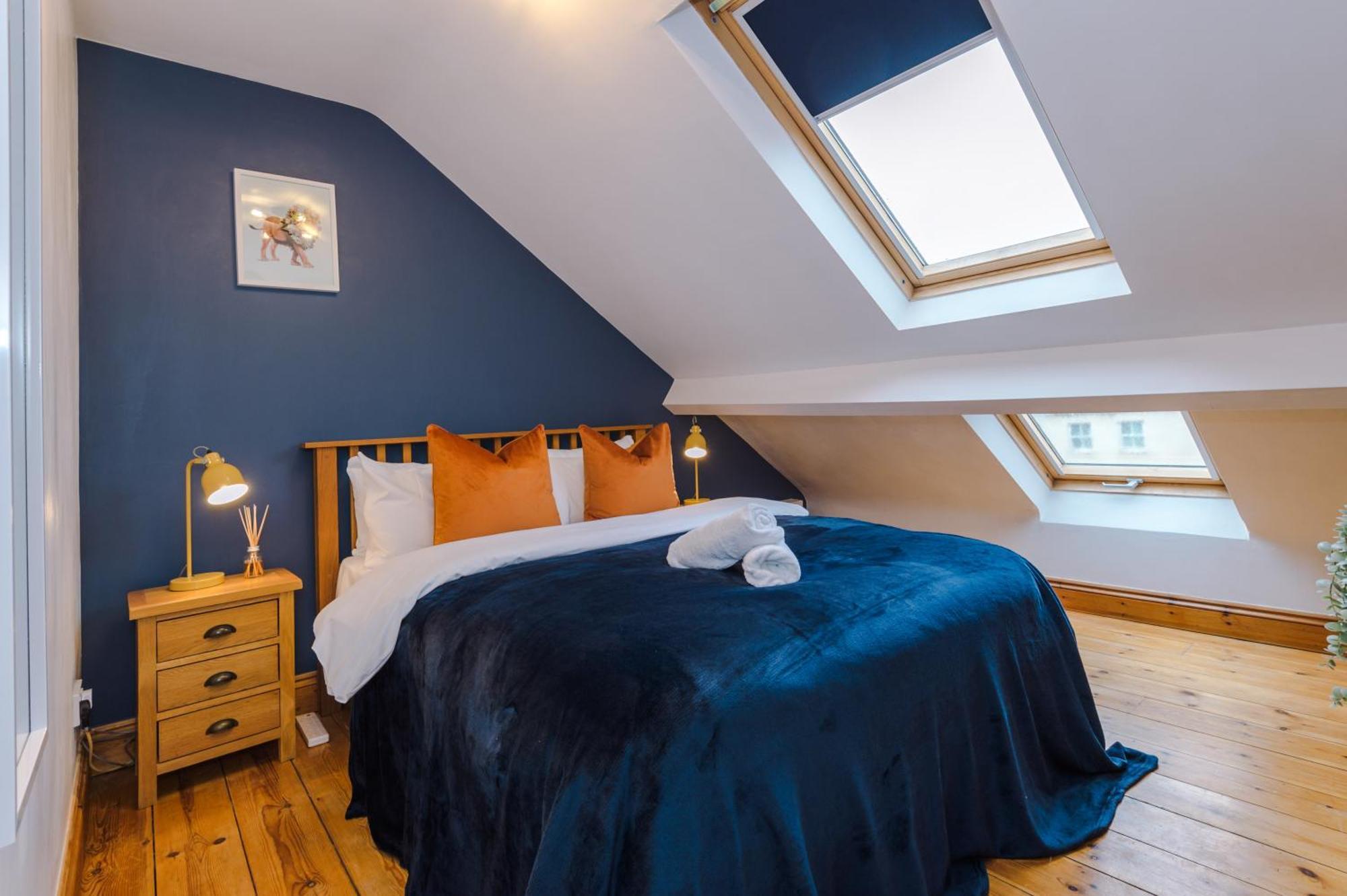 Incredible - Five Bedroom - 7 Actual Beds - 6 Bathroom House By Purestay - Central Bath With Parking Bagian luar foto