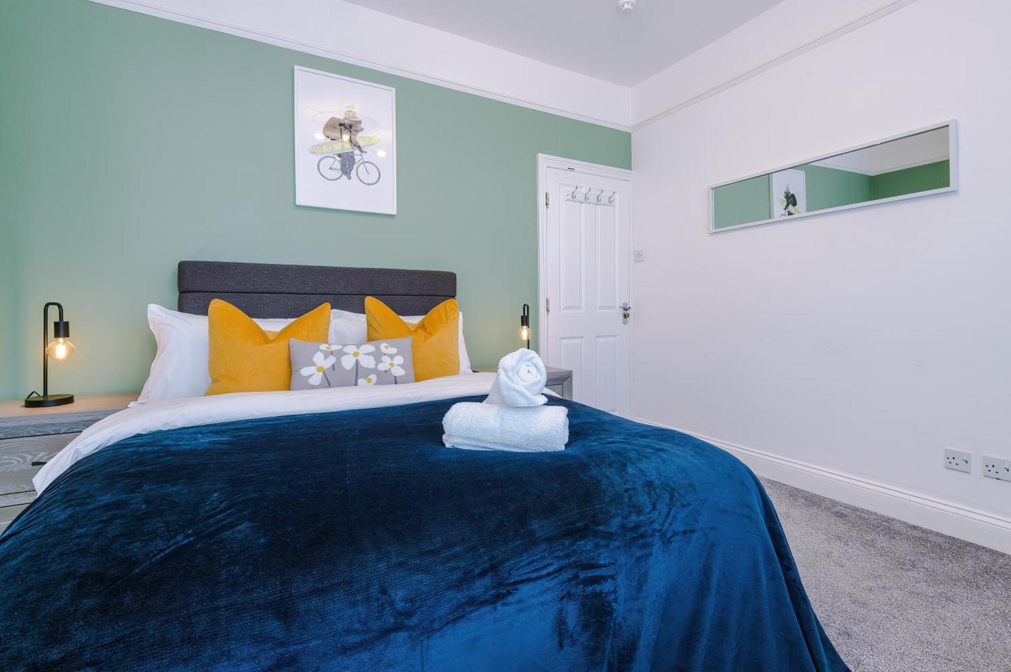 Incredible - Five Bedroom - 7 Actual Beds - 6 Bathroom House By Purestay - Central Bath With Parking Bagian luar foto