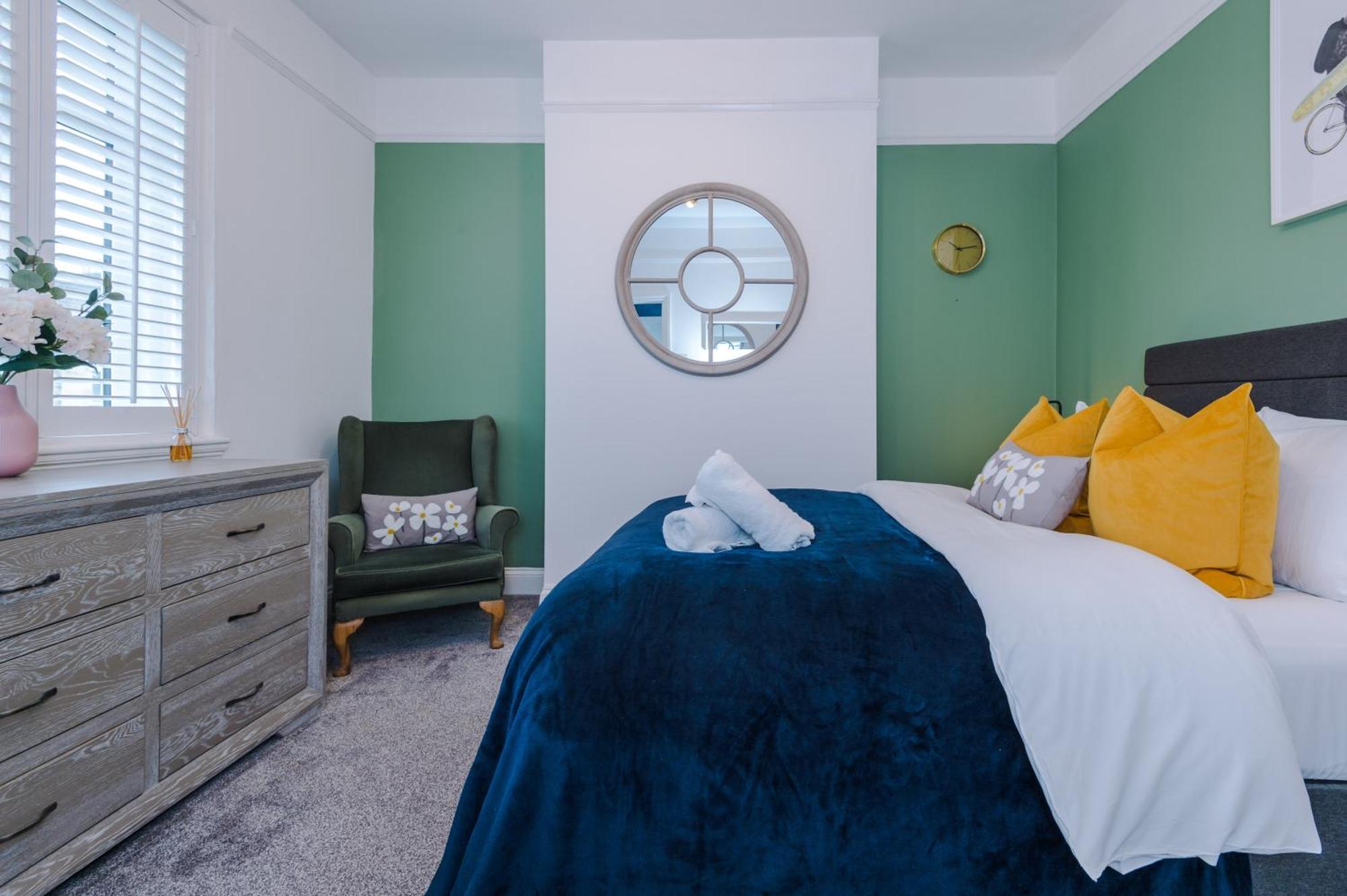 Incredible - Five Bedroom - 7 Actual Beds - 6 Bathroom House By Purestay - Central Bath With Parking Bagian luar foto