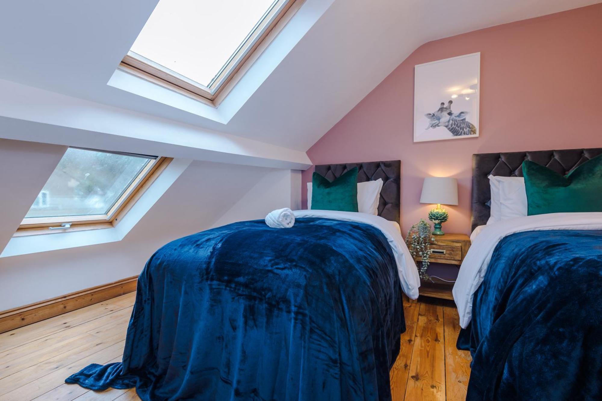 Incredible - Five Bedroom - 7 Actual Beds - 6 Bathroom House By Purestay - Central Bath With Parking Bagian luar foto