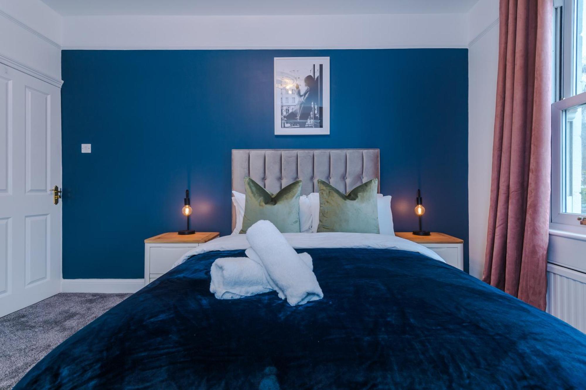 Incredible - Five Bedroom - 7 Actual Beds - 6 Bathroom House By Purestay - Central Bath With Parking Bagian luar foto