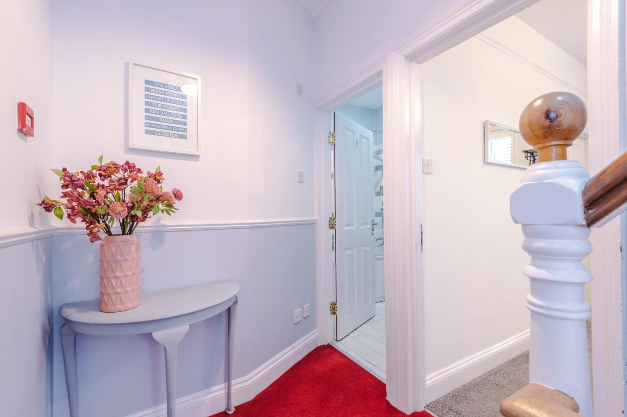 Incredible - Five Bedroom - 7 Actual Beds - 6 Bathroom House By Purestay - Central Bath With Parking Bagian luar foto