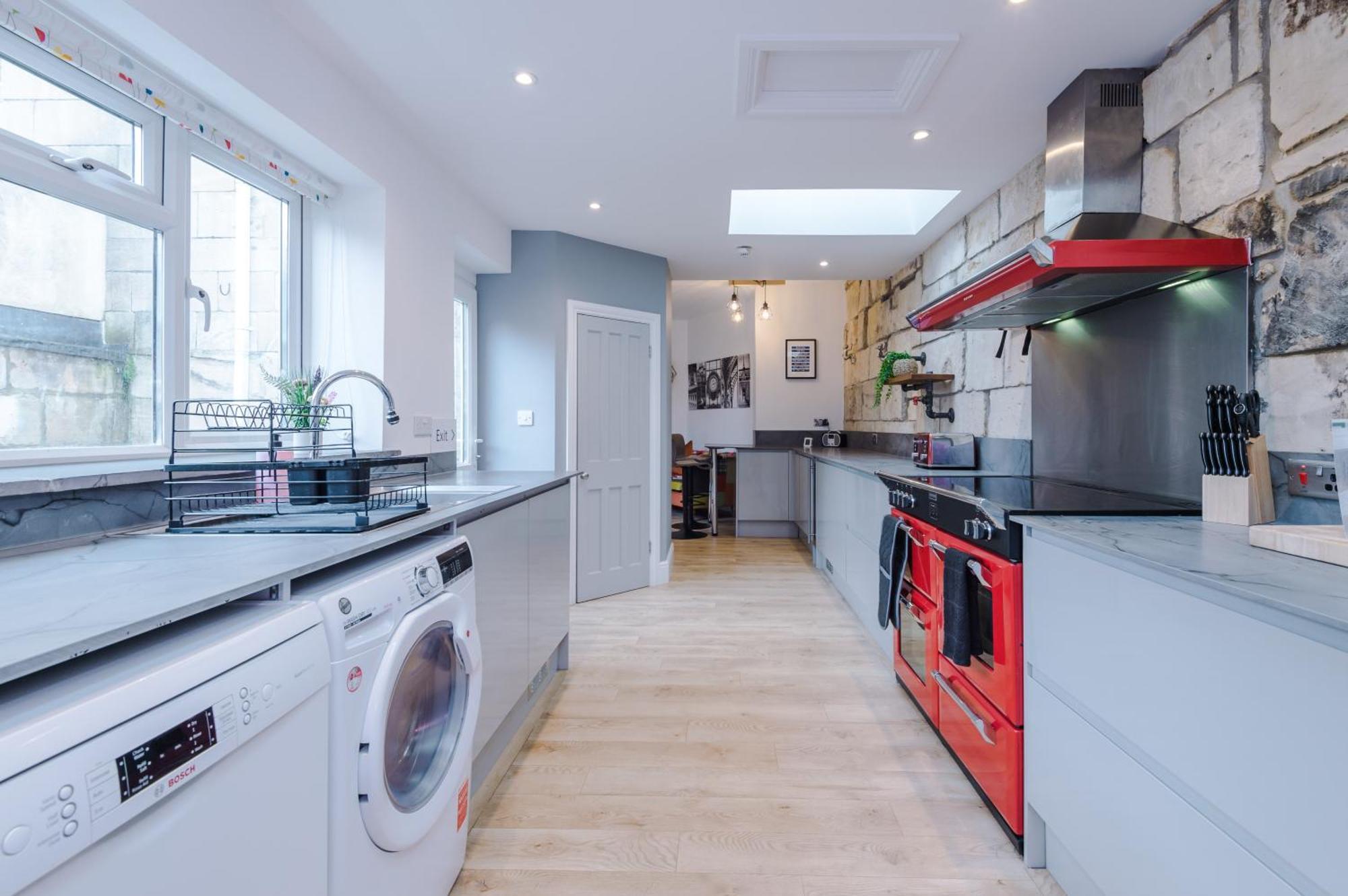 Incredible - Five Bedroom - 7 Actual Beds - 6 Bathroom House By Purestay - Central Bath With Parking Bagian luar foto