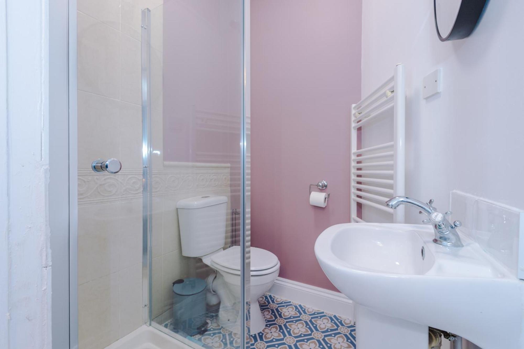 Incredible - Five Bedroom - 7 Actual Beds - 6 Bathroom House By Purestay - Central Bath With Parking Bagian luar foto